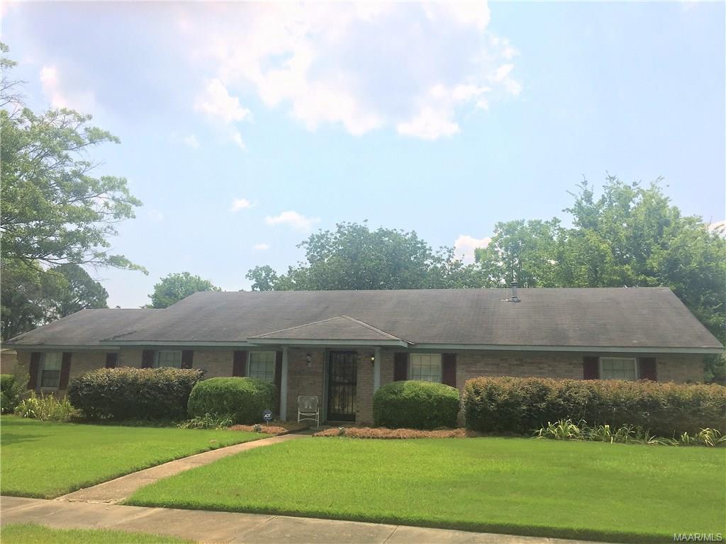 1319 Pampas Drive Pristine custom built one owner home in Woodmere